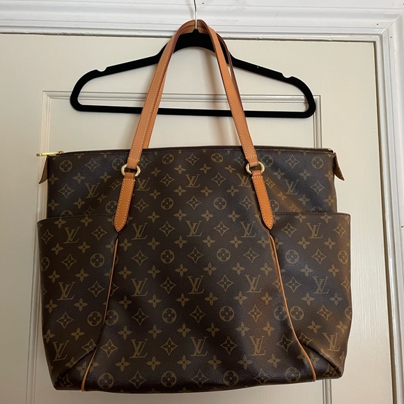 Authentic Louis Vuitton Totally GM - Picture 1 of 9